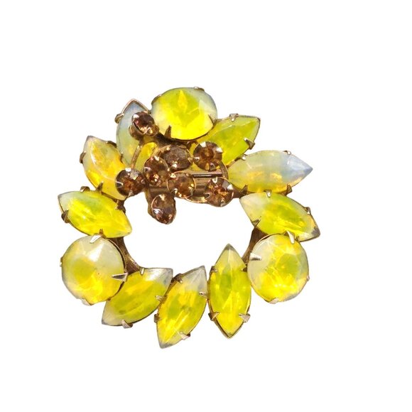 Vintage Dimensional Yellow Givre Crystal Brooch, Glowing Wreath with Topaz Rhine - Picture 1 of 4